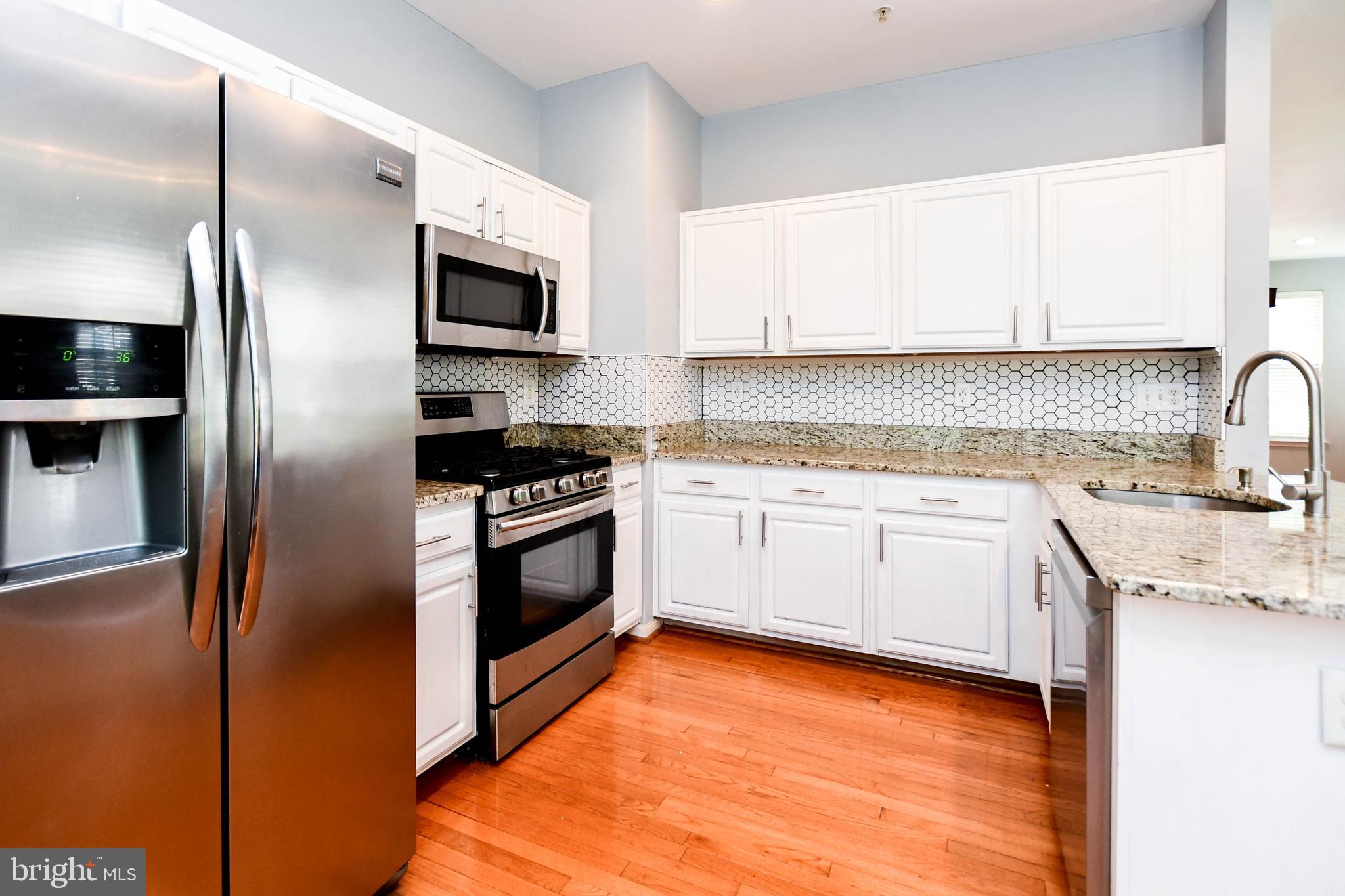 1709 CHINABERRY COURT