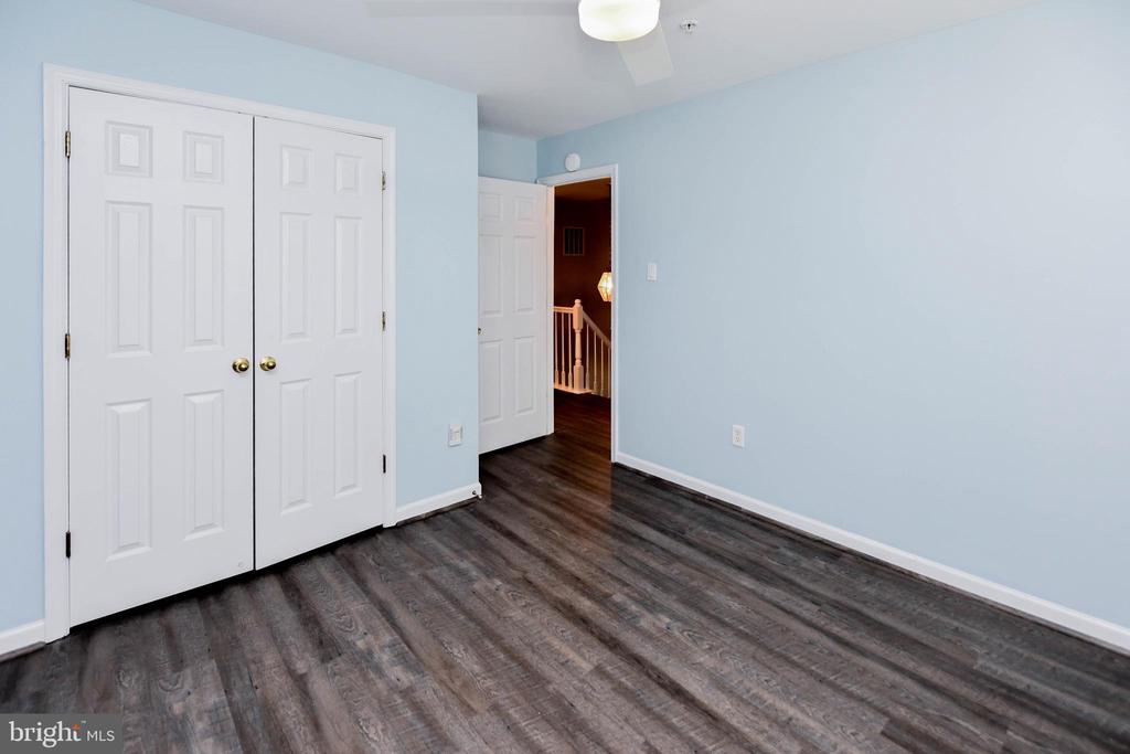 1709 CHINABERRY COURT