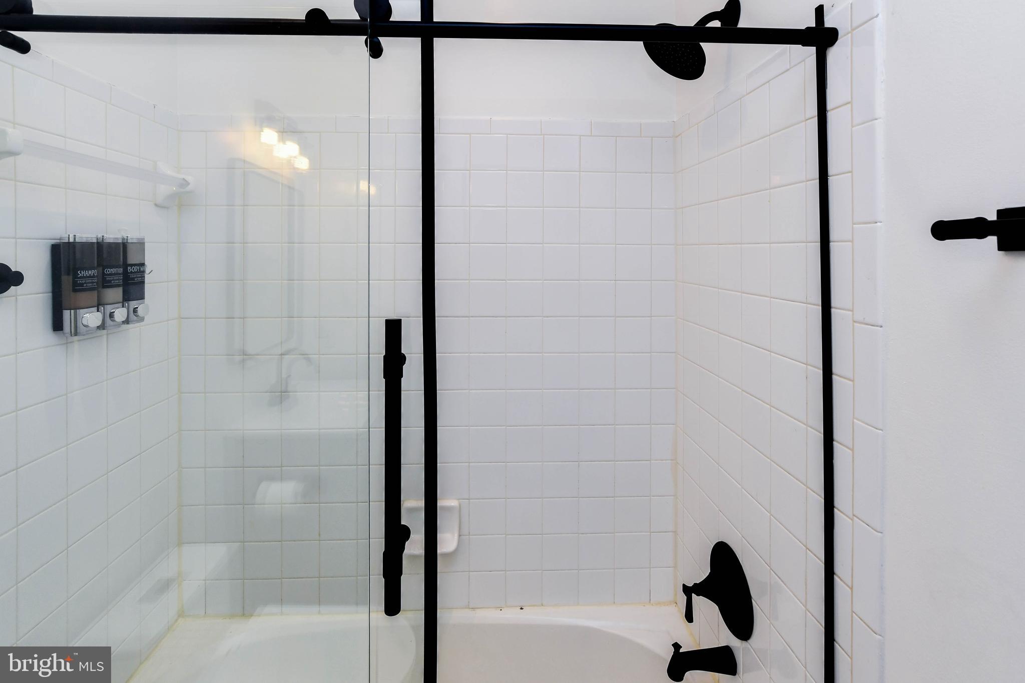 1709 CHINABERRY COURT