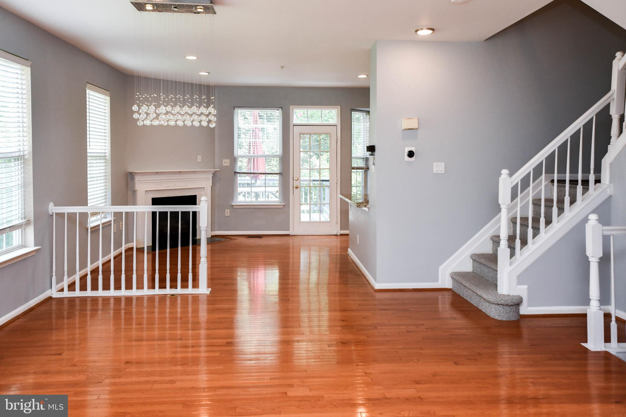 1709 CHINABERRY COURT
