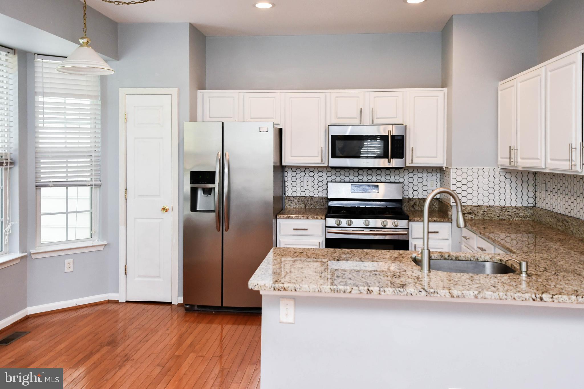 1709 CHINABERRY COURT