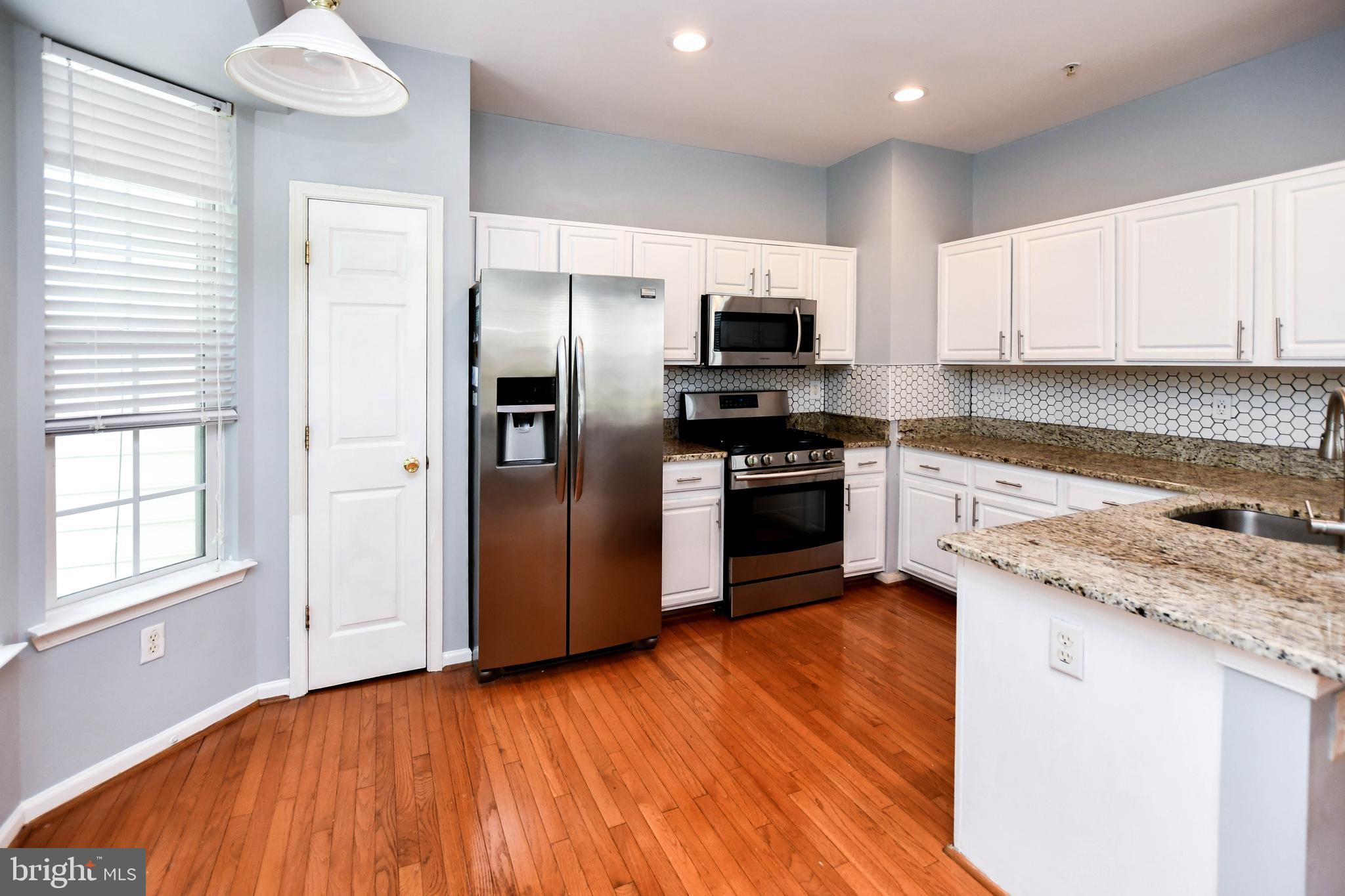 1709 CHINABERRY COURT