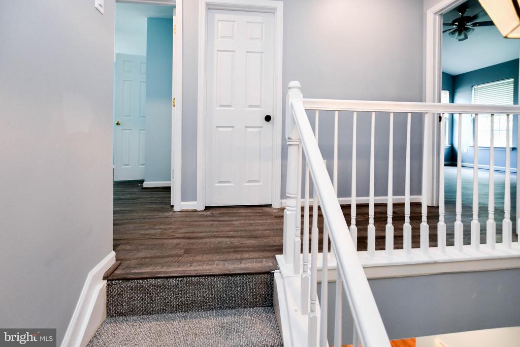 1709 CHINABERRY COURT