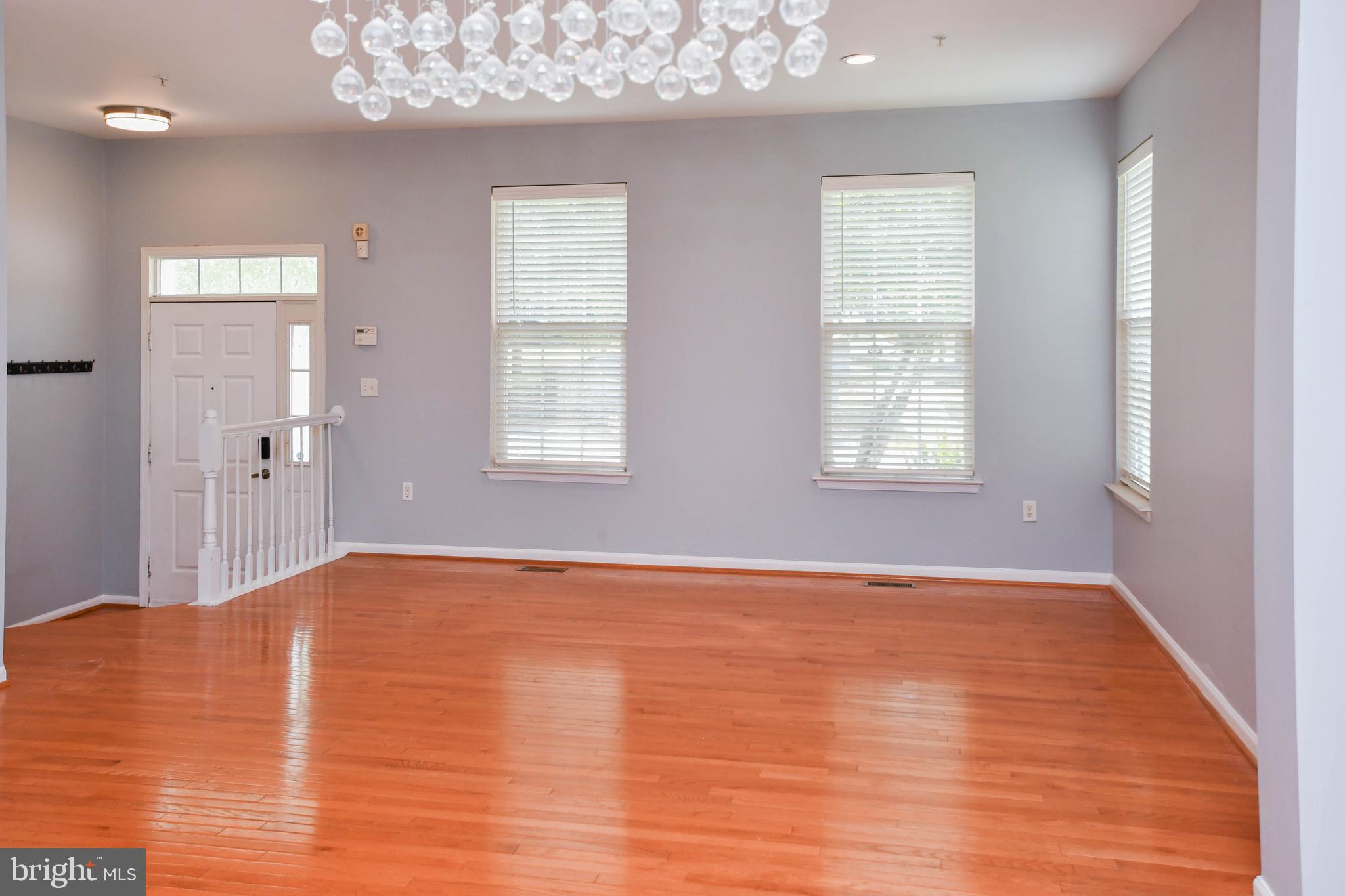 1709 CHINABERRY COURT