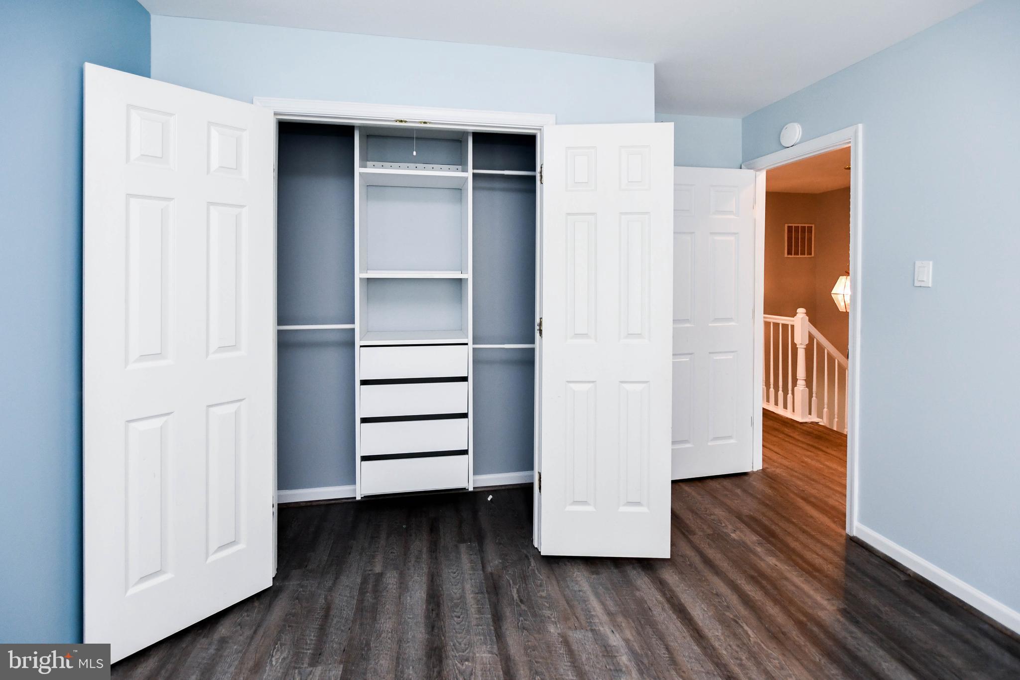 1709 CHINABERRY COURT
