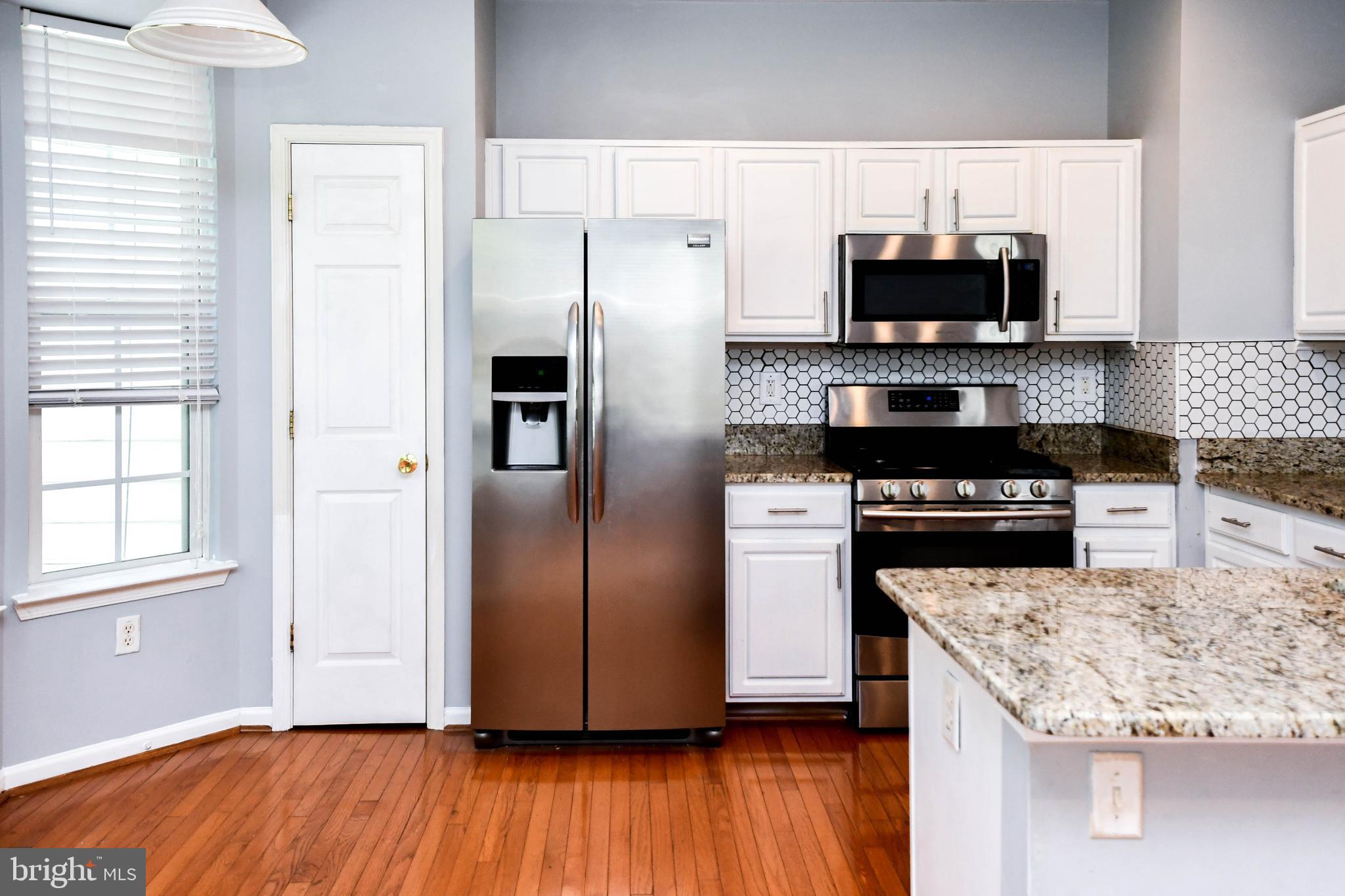 1709 CHINABERRY COURT