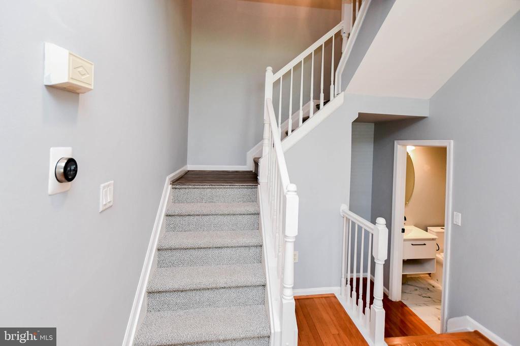 1709 CHINABERRY COURT