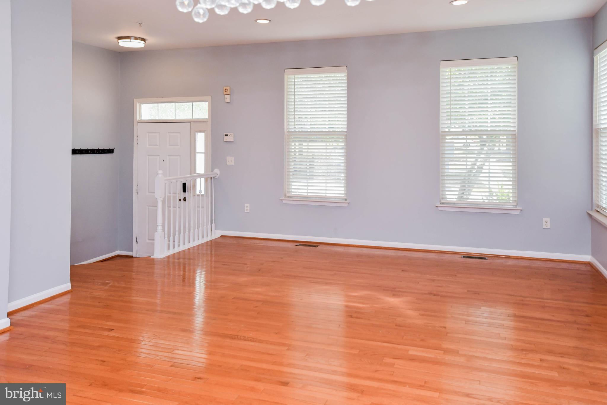 1709 CHINABERRY COURT
