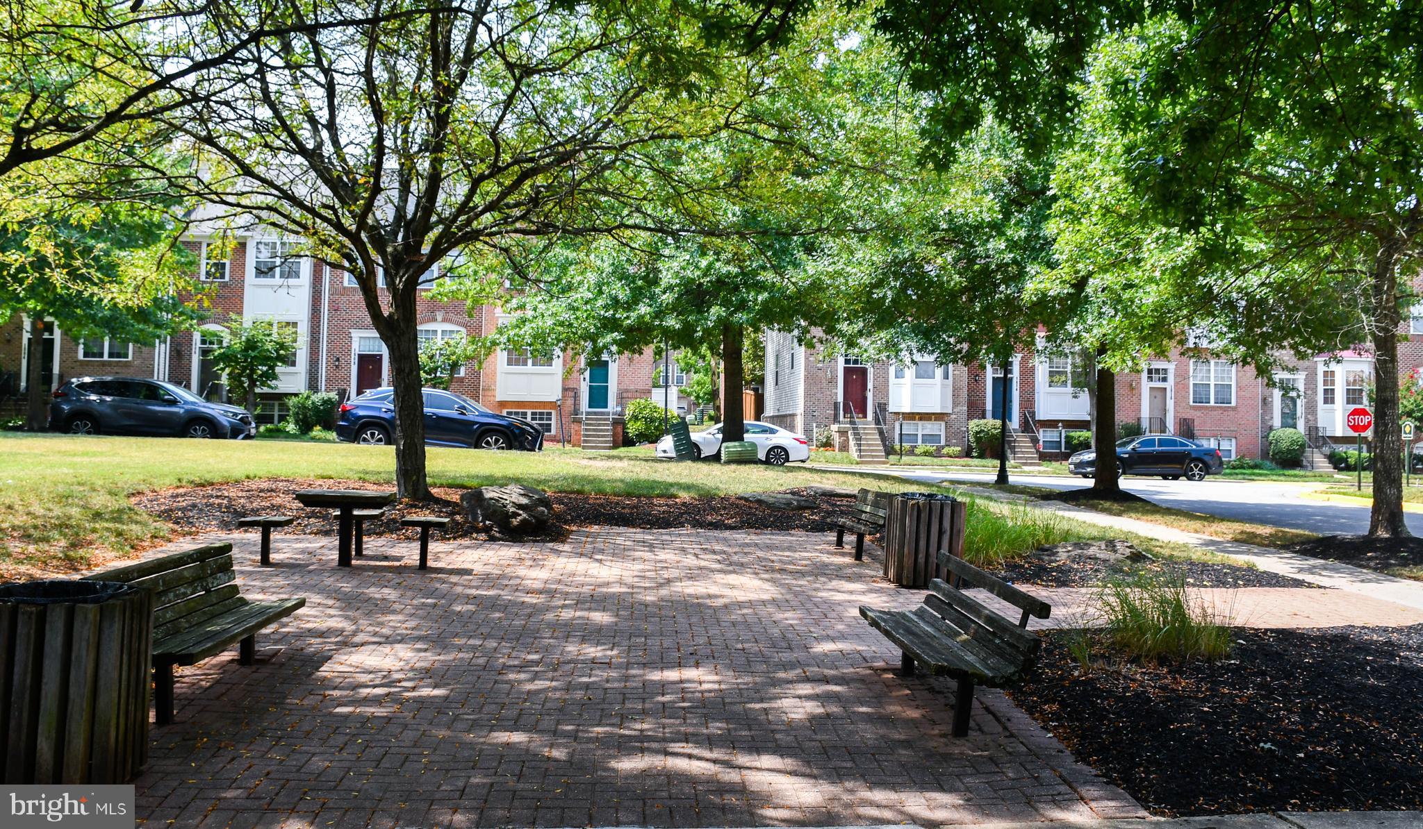 1709 CHINABERRY COURT