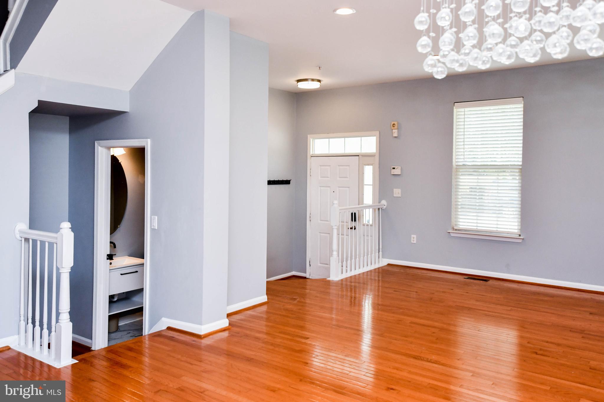 1709 CHINABERRY COURT