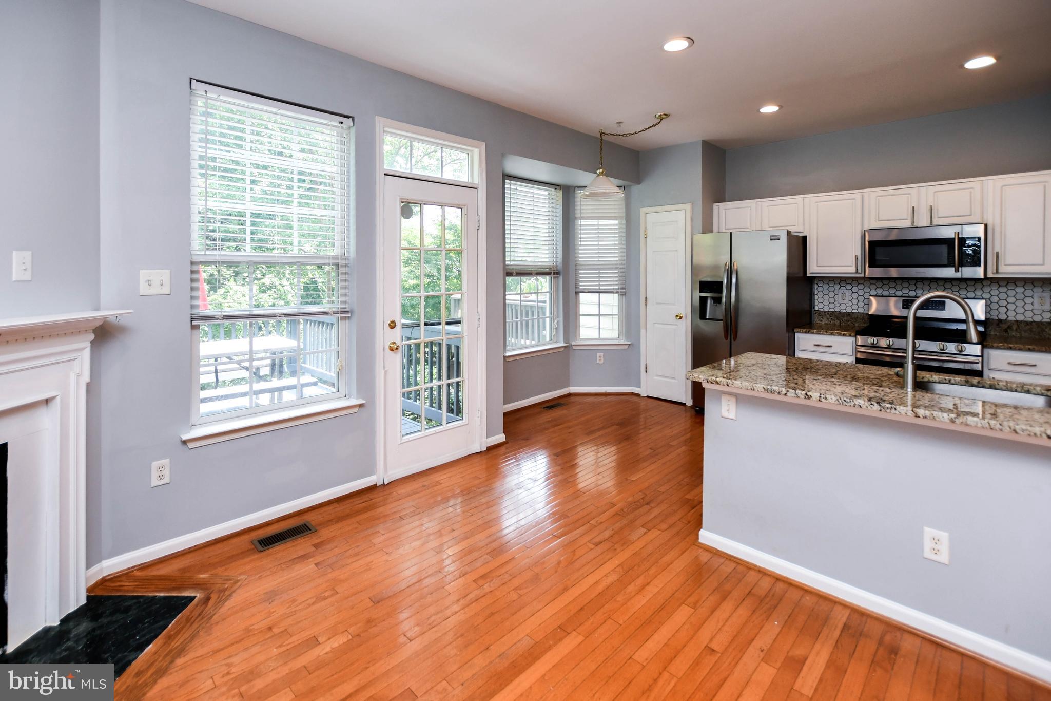 1709 CHINABERRY COURT