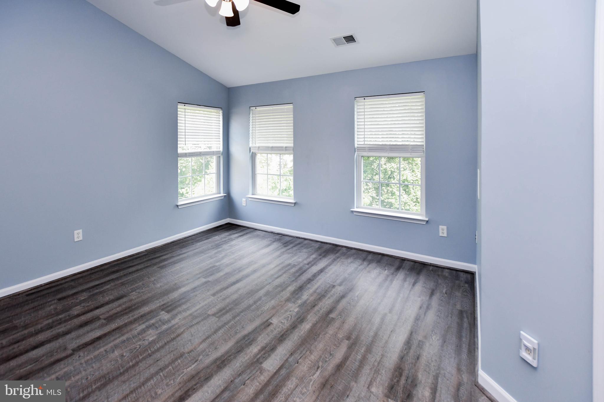1709 CHINABERRY COURT