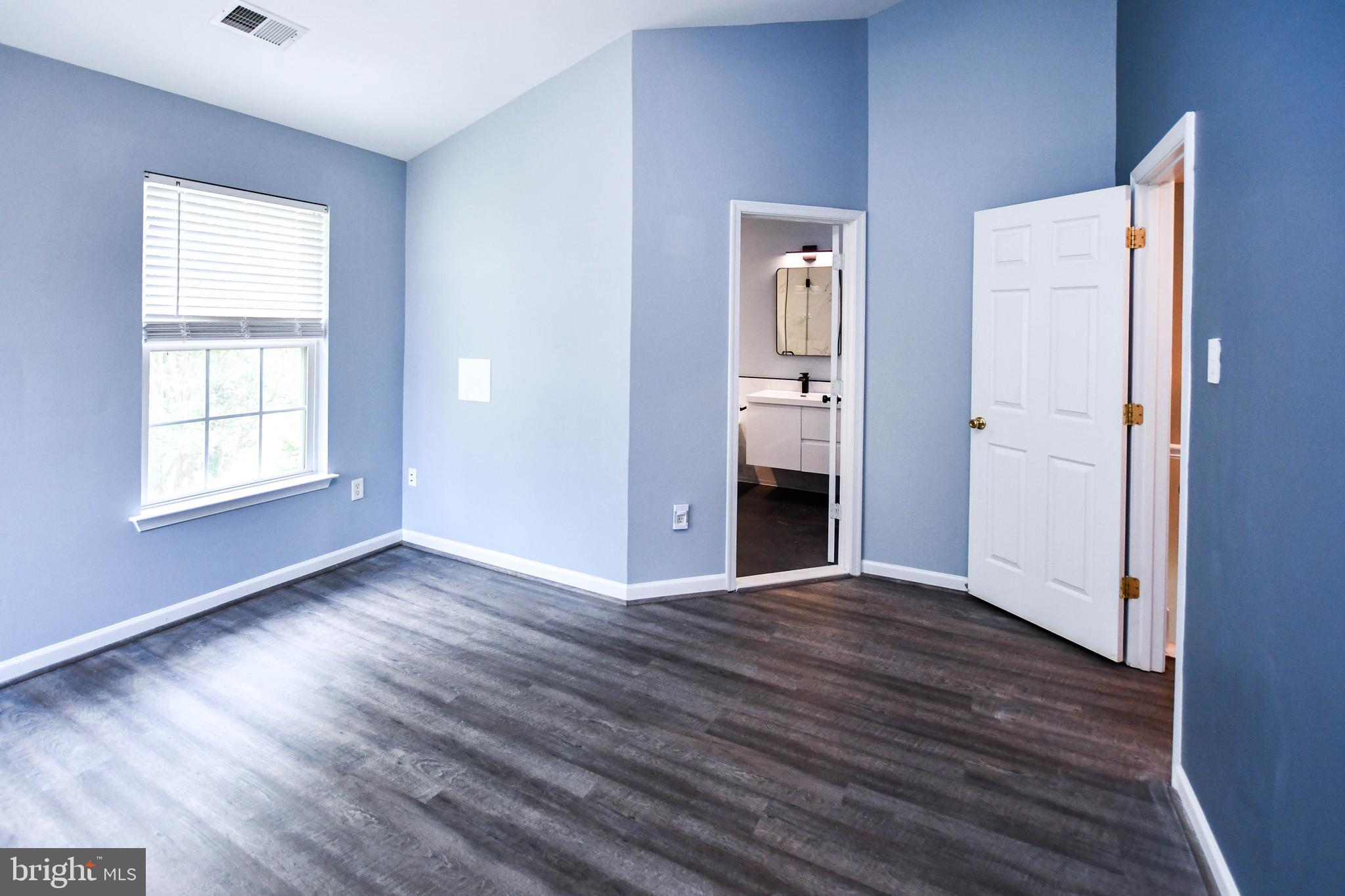 1709 CHINABERRY COURT