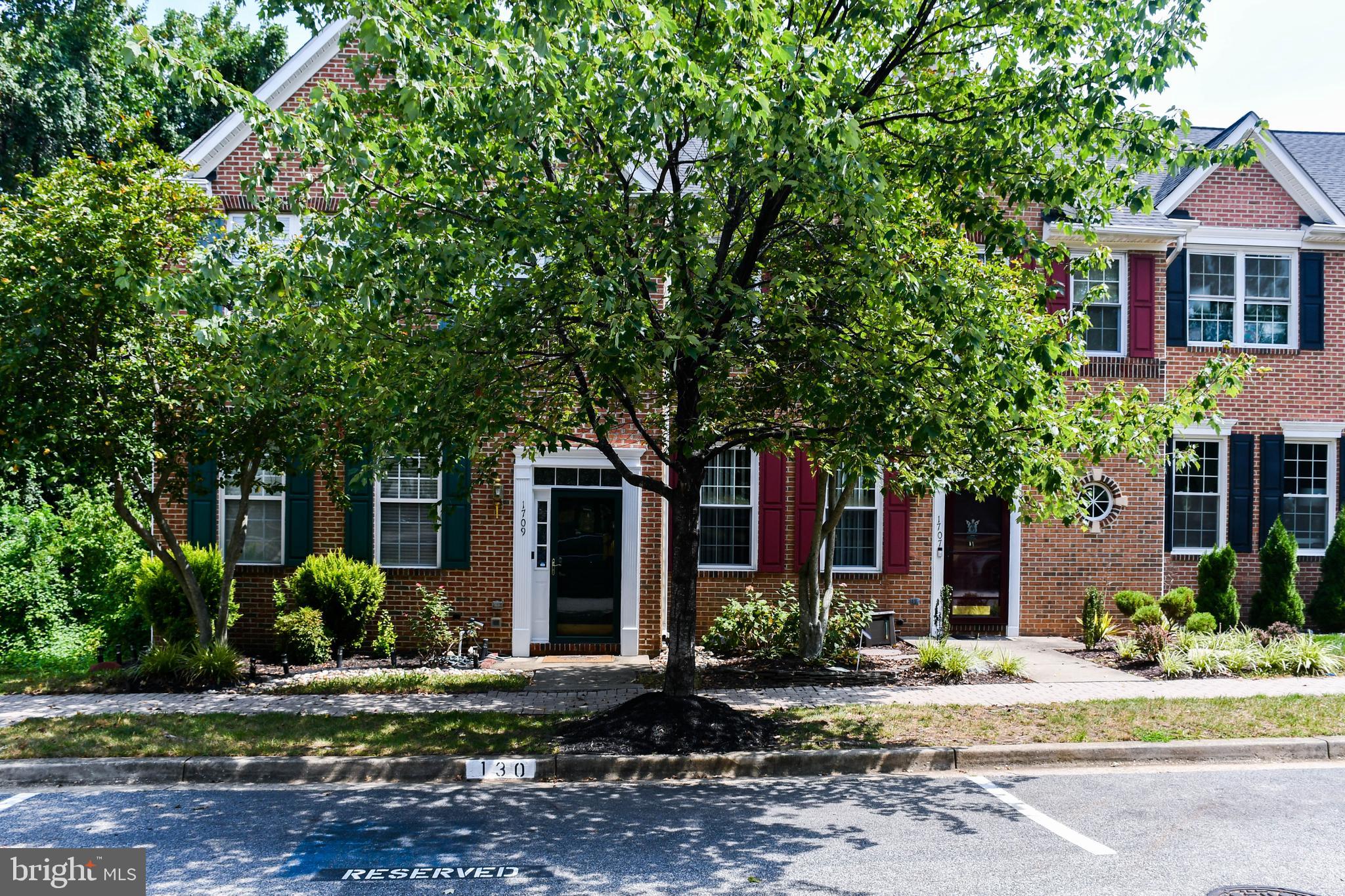 1709 CHINABERRY COURT