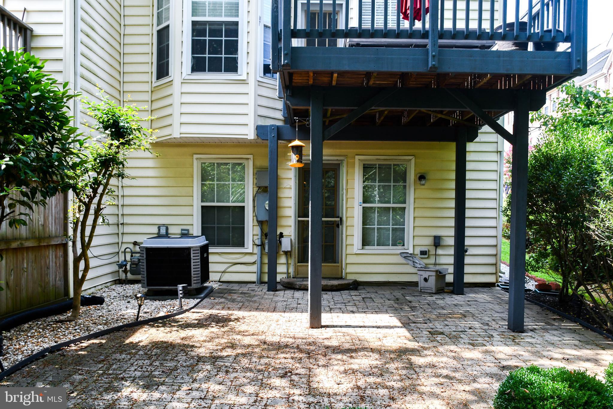 1709 CHINABERRY COURT
