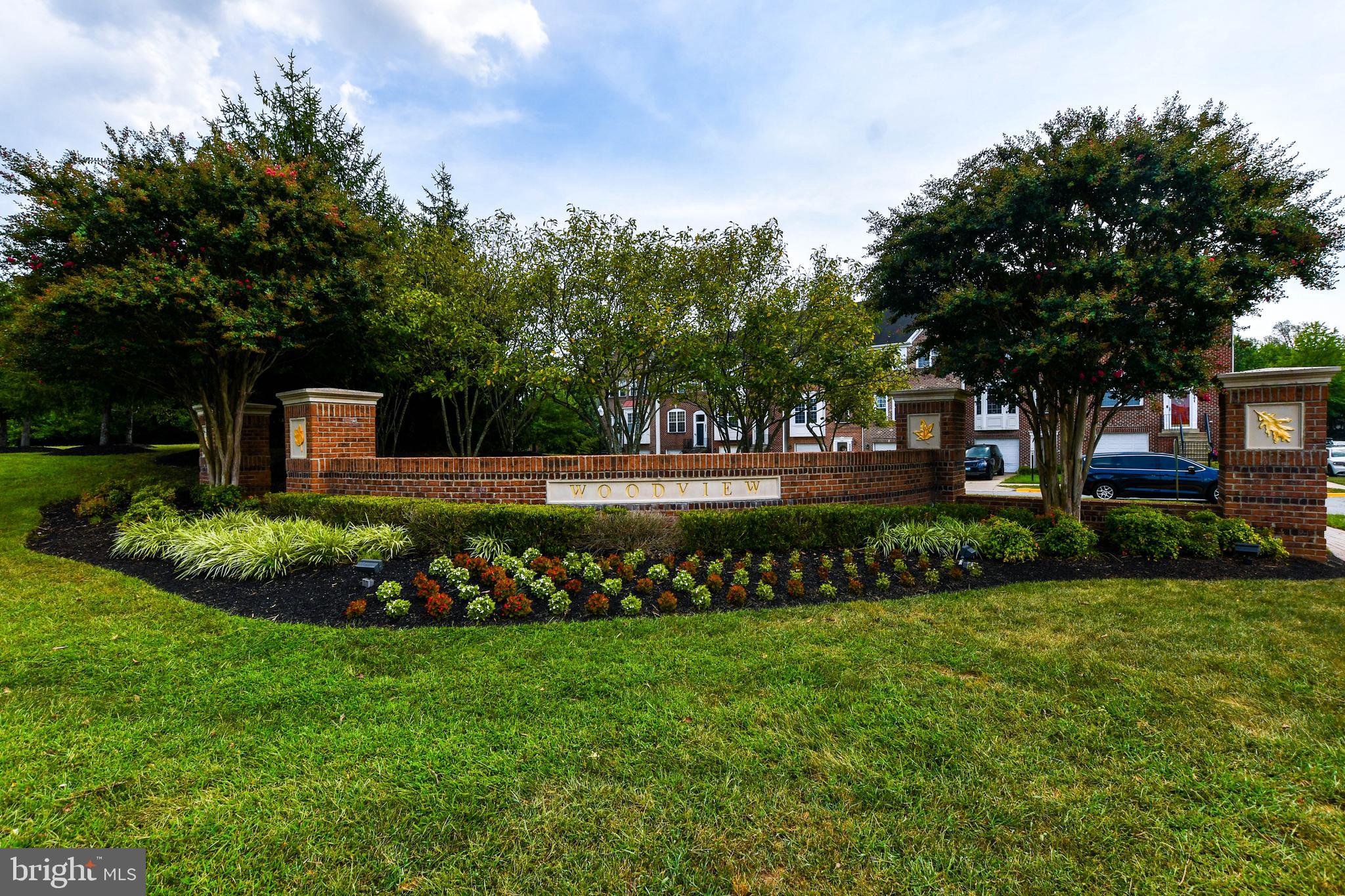 1709 CHINABERRY COURT