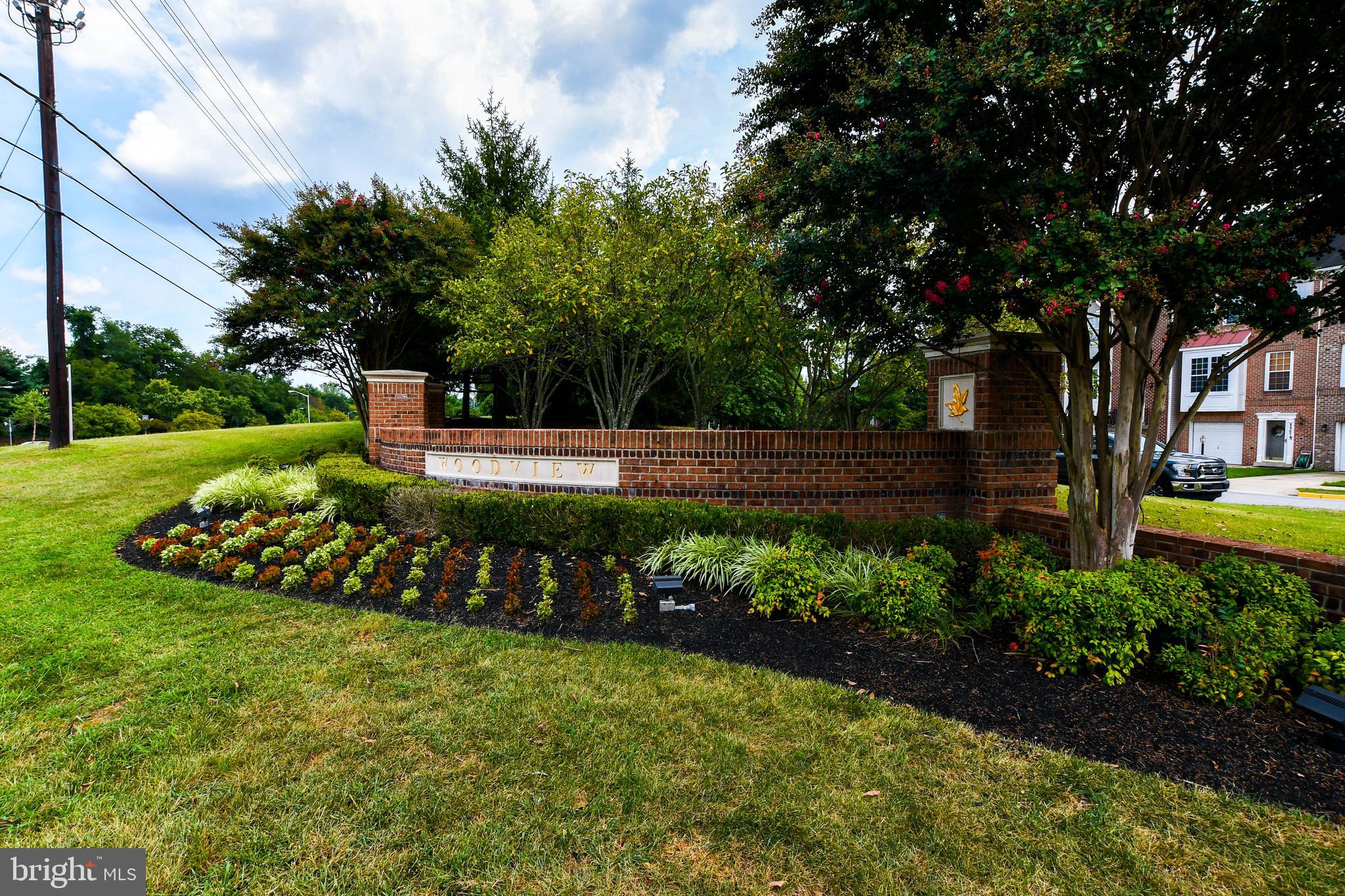 1709 CHINABERRY COURT