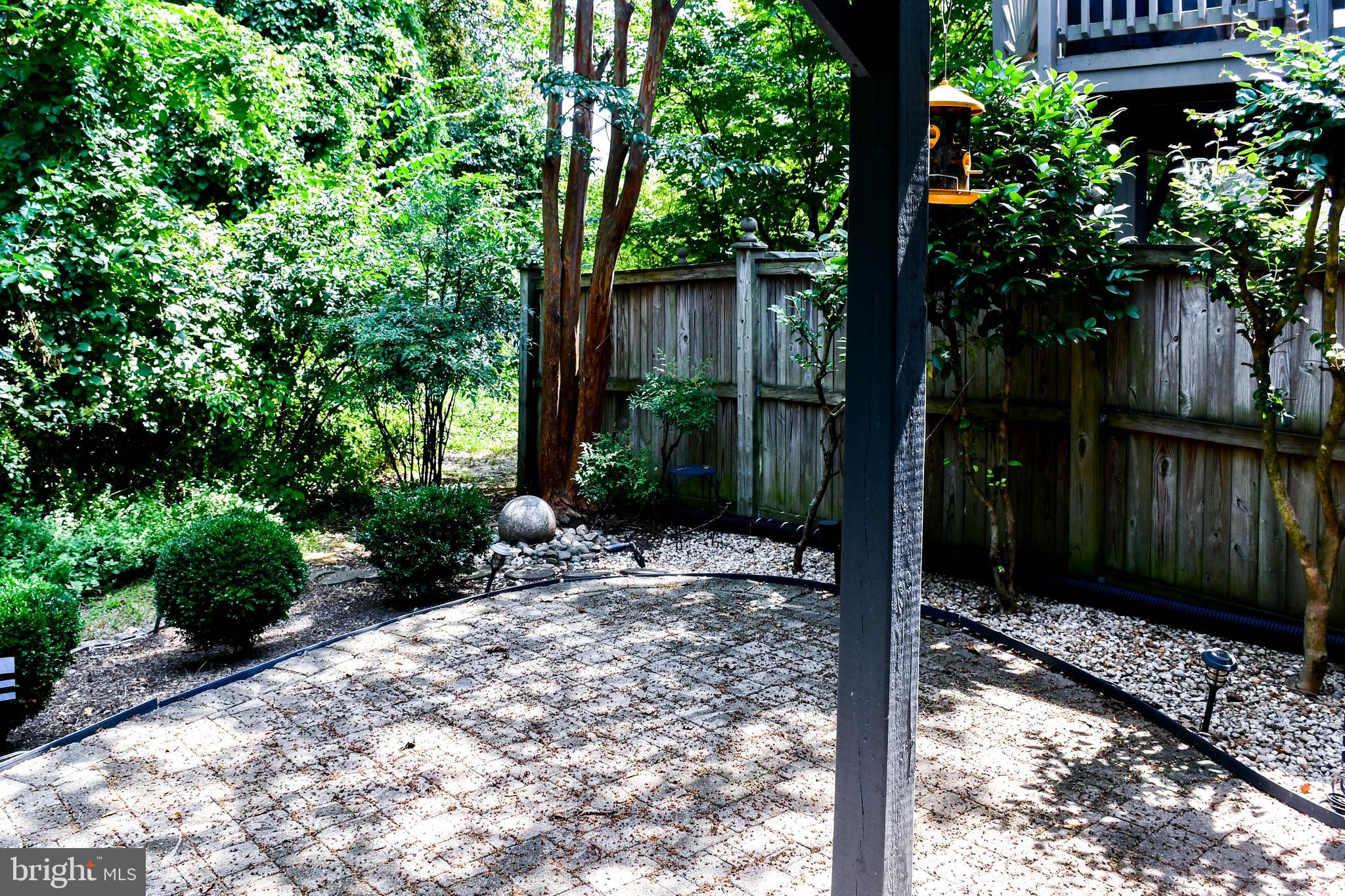 1709 CHINABERRY COURT
