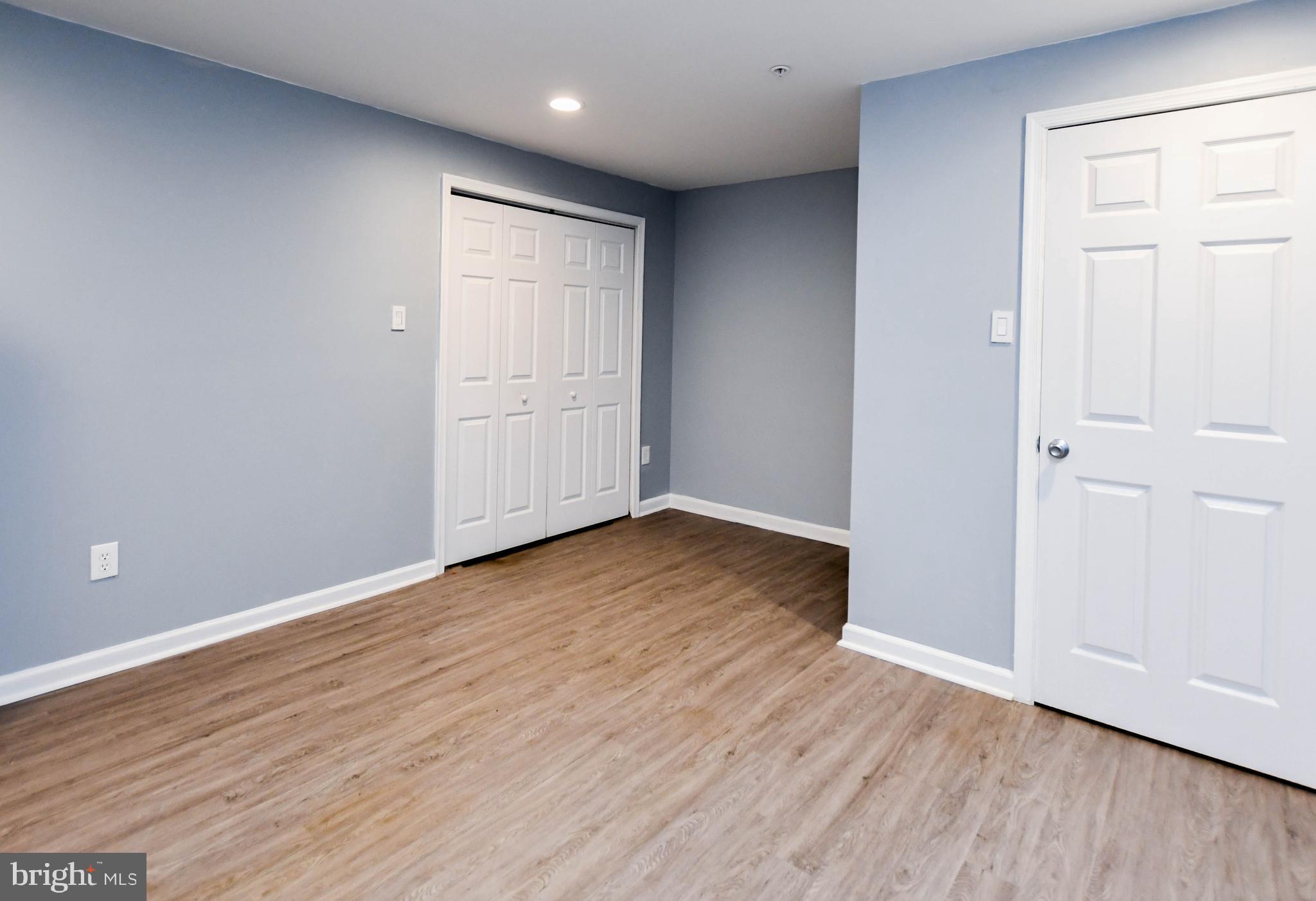 1709 CHINABERRY COURT