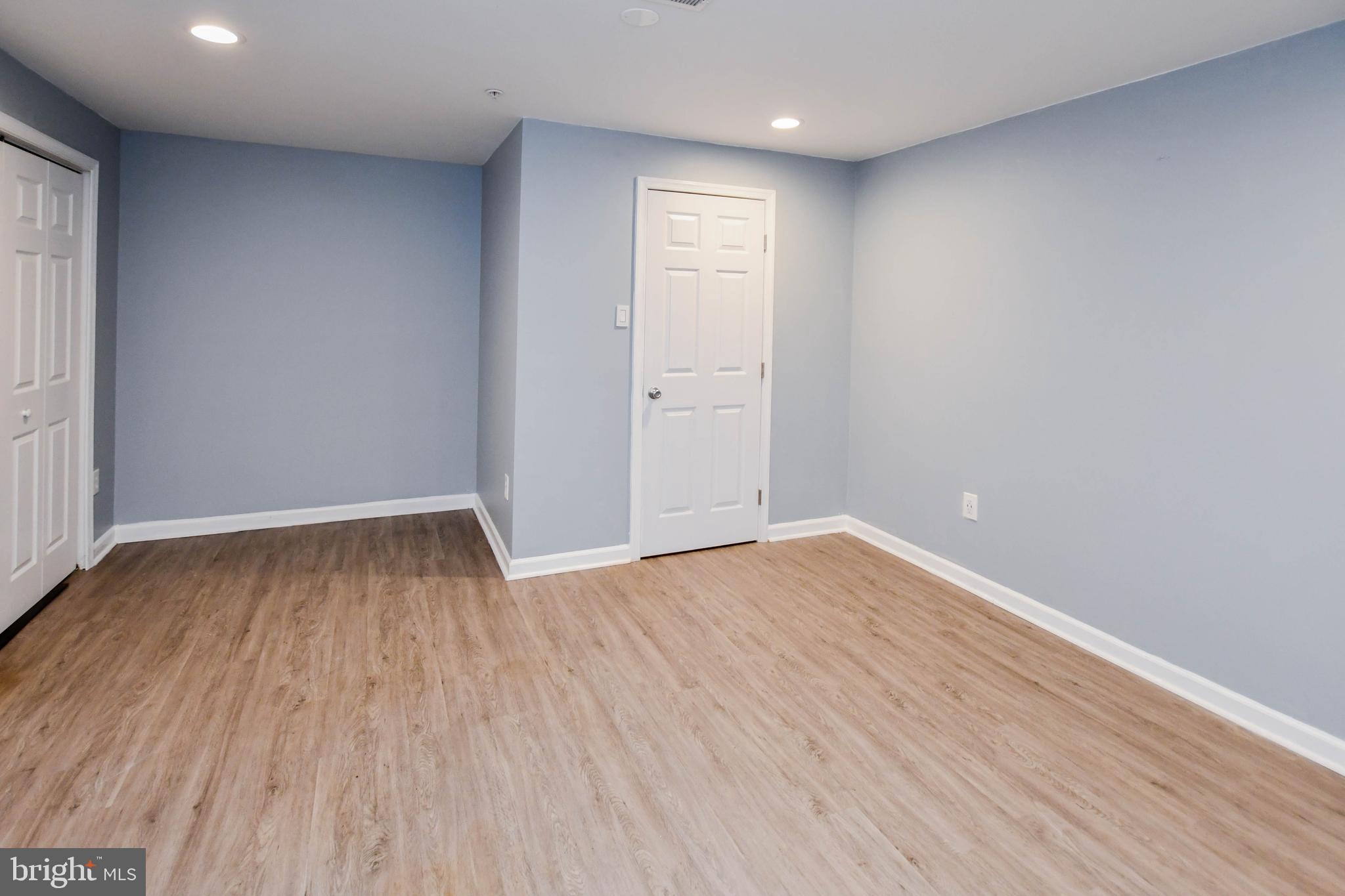 1709 CHINABERRY COURT