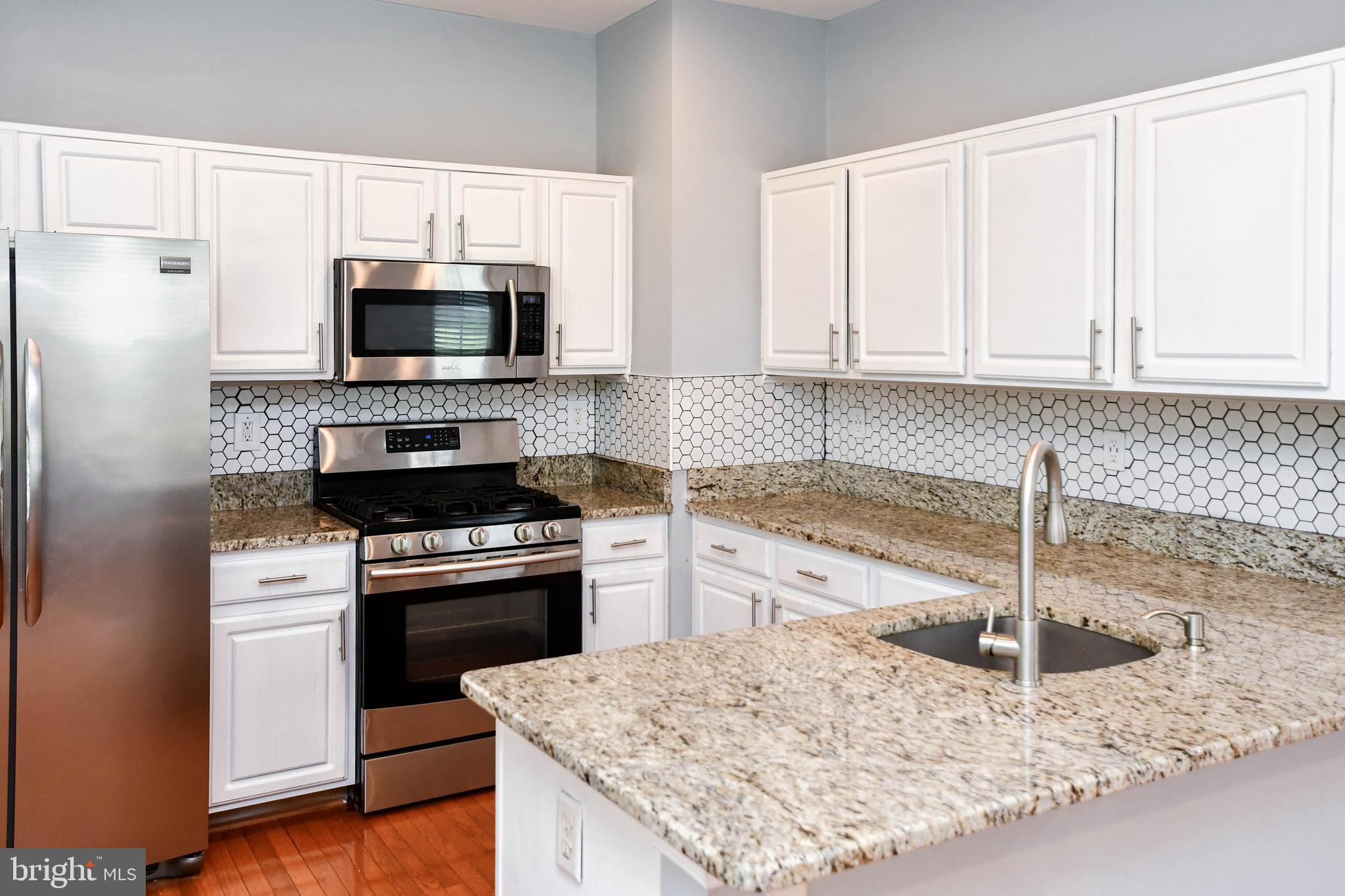 1709 CHINABERRY COURT