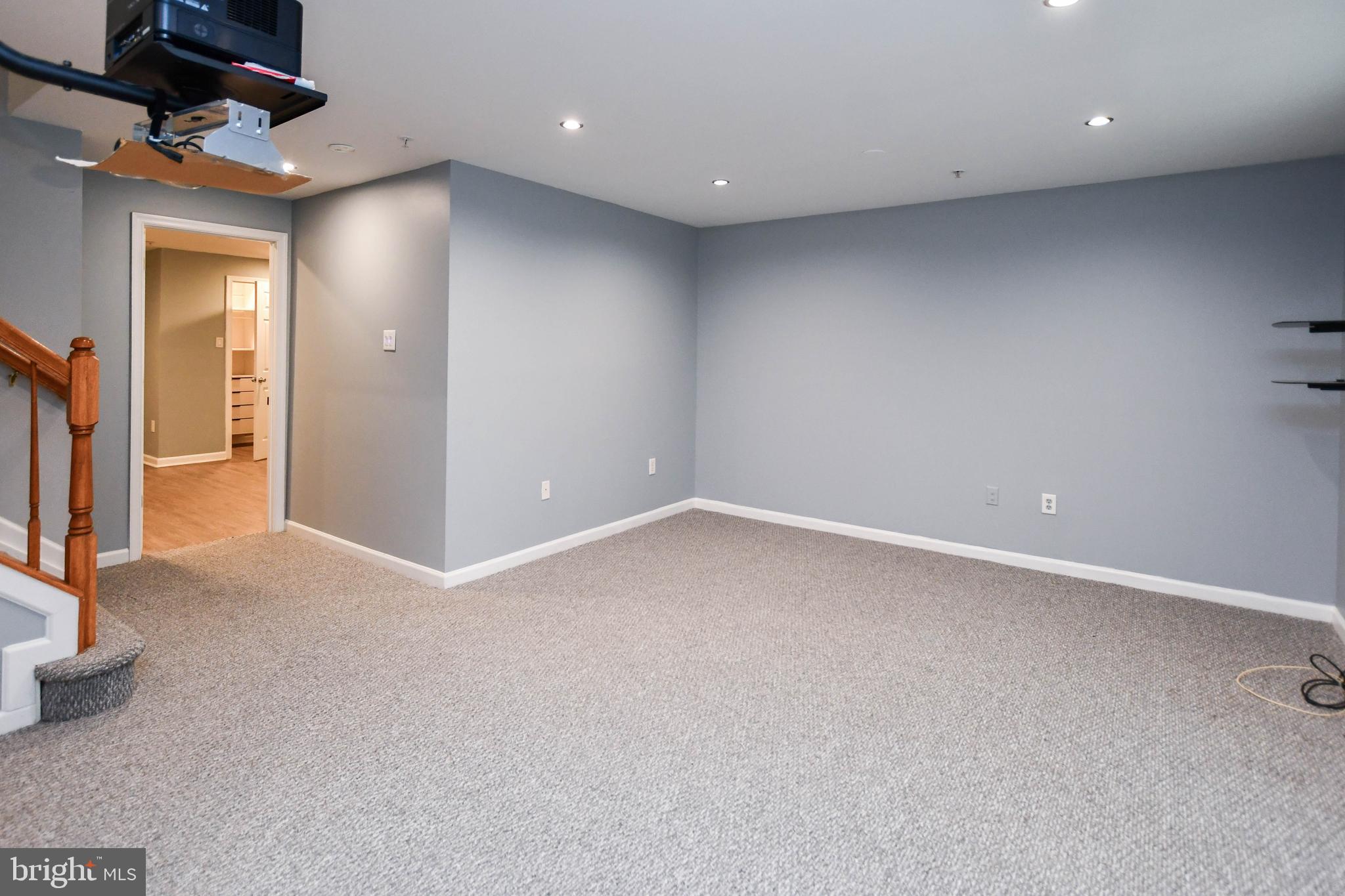 1709 CHINABERRY COURT