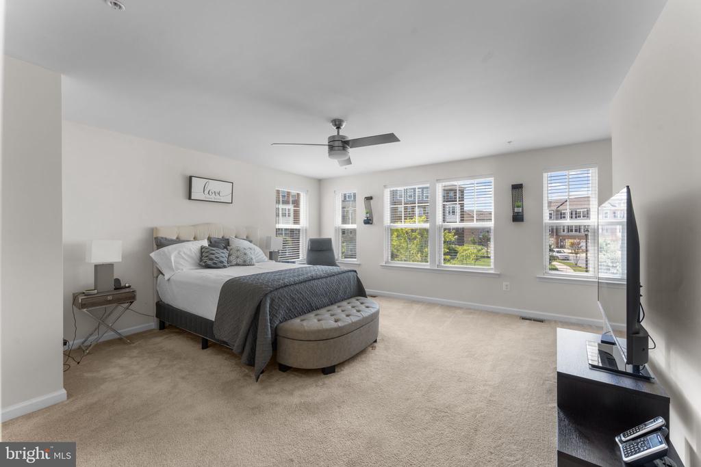 9624 TEALBRIAR DRIVE