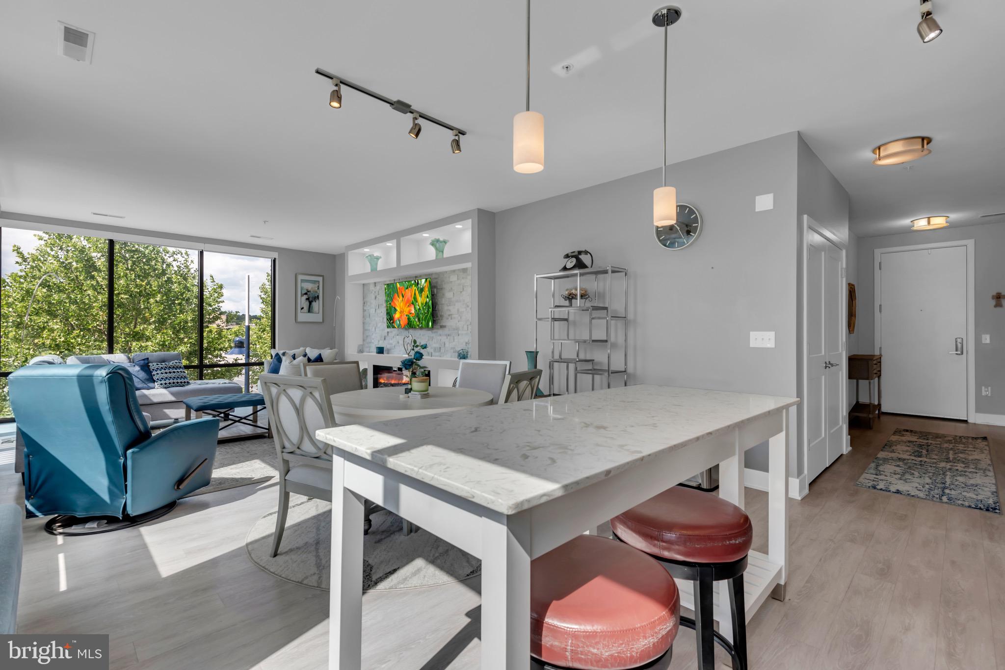 145 RIVERHAVEN DRIVE 313