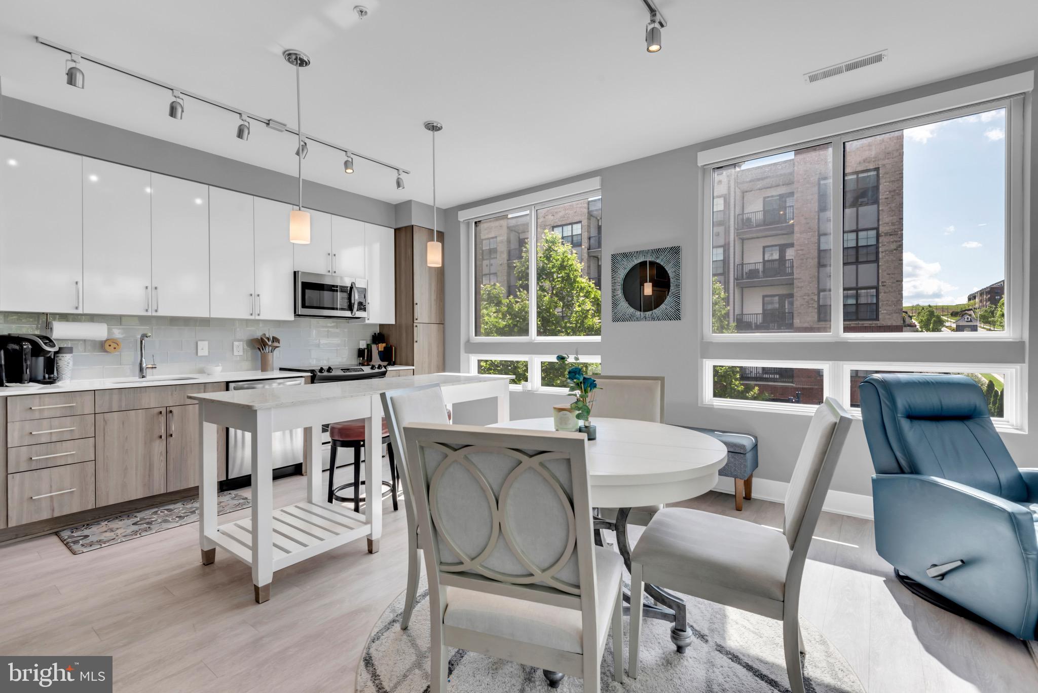 145 RIVERHAVEN DRIVE 313