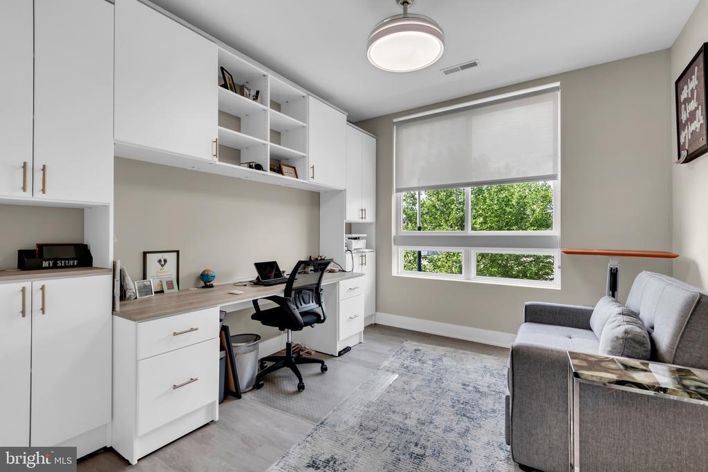 145 RIVERHAVEN DRIVE 313