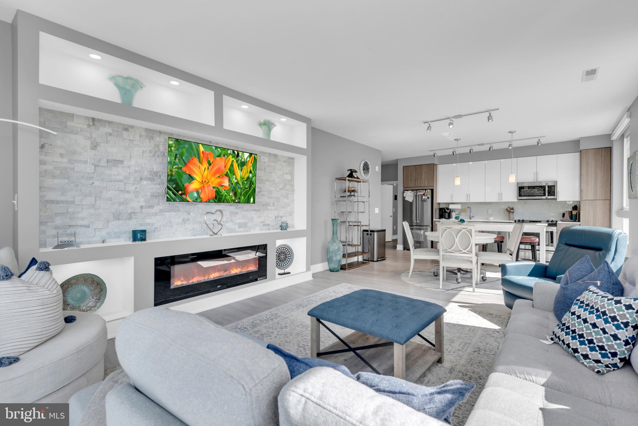 145 RIVERHAVEN DRIVE 313