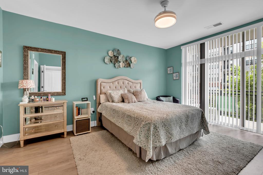 145 RIVERHAVEN DRIVE 313