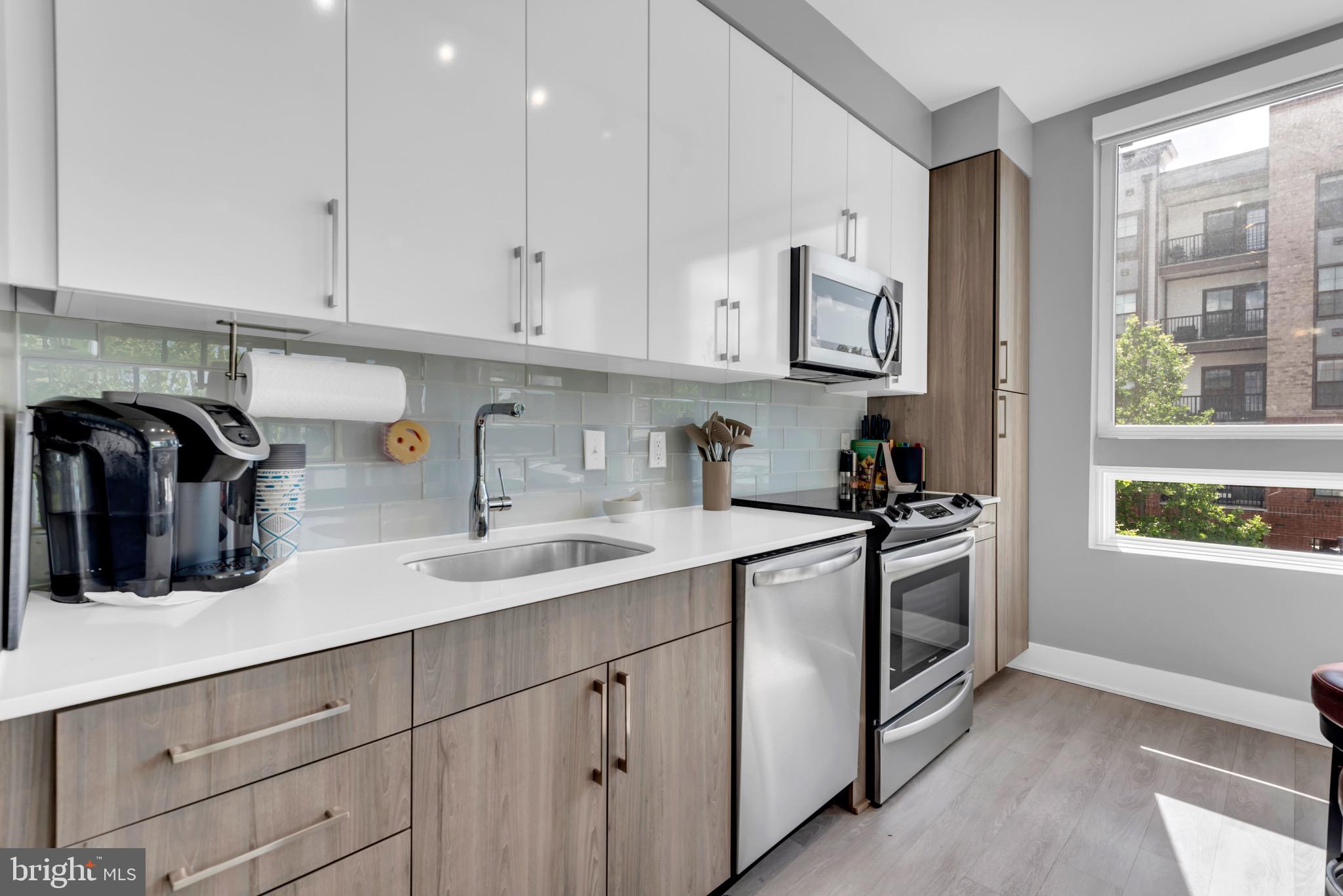 145 RIVERHAVEN DRIVE 313