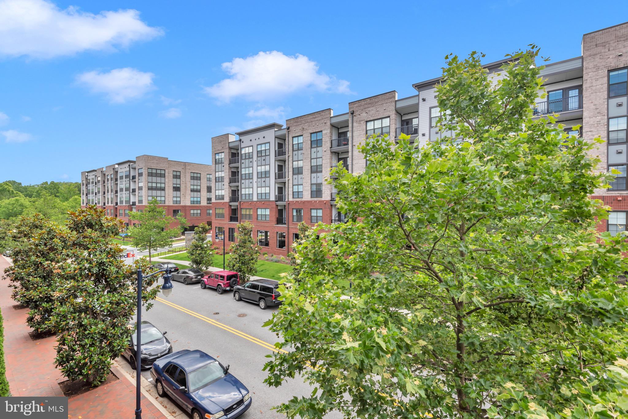 145 RIVERHAVEN DRIVE 313