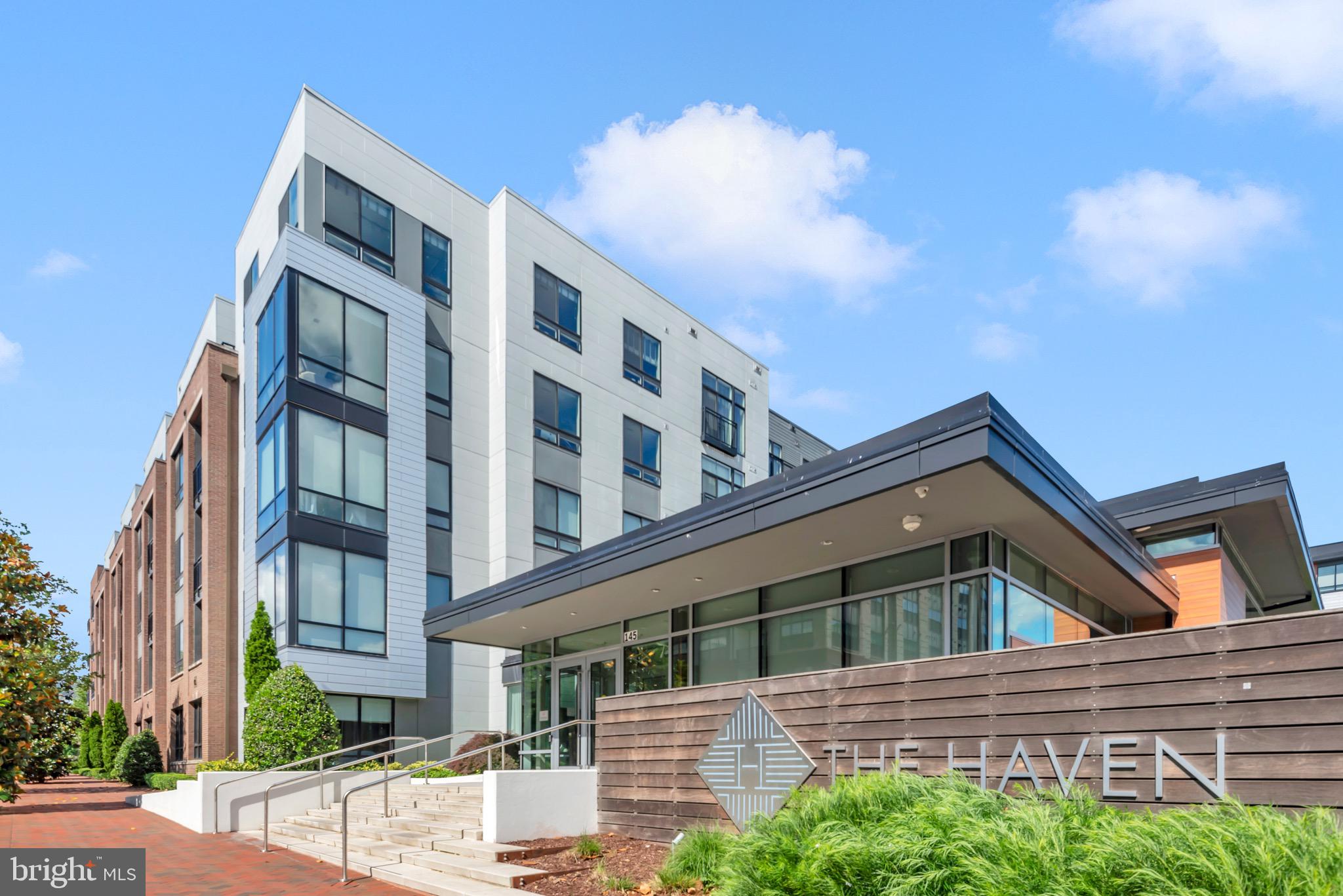 145 RIVERHAVEN DRIVE 313