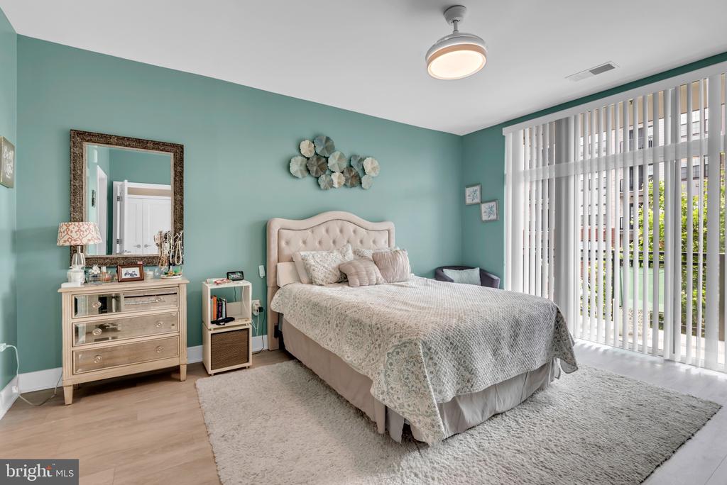 145 RIVERHAVEN DRIVE 313