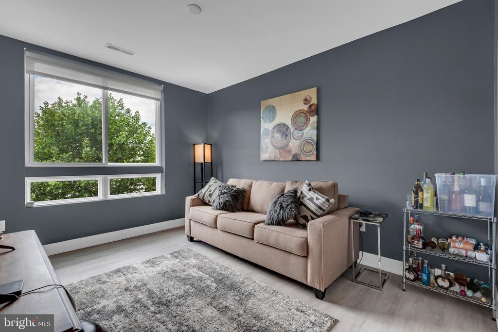 145 RIVERHAVEN DRIVE 313