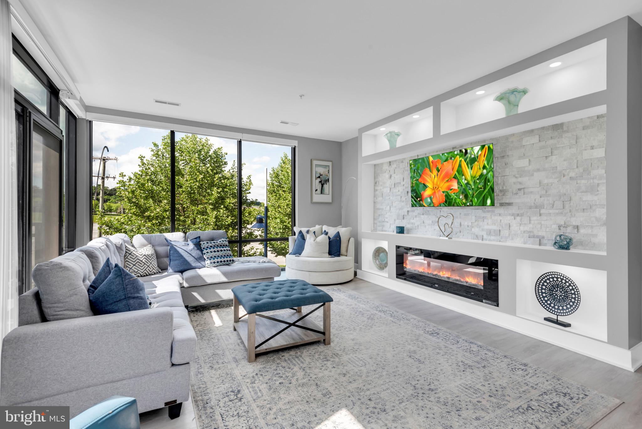 145 RIVERHAVEN DRIVE 313