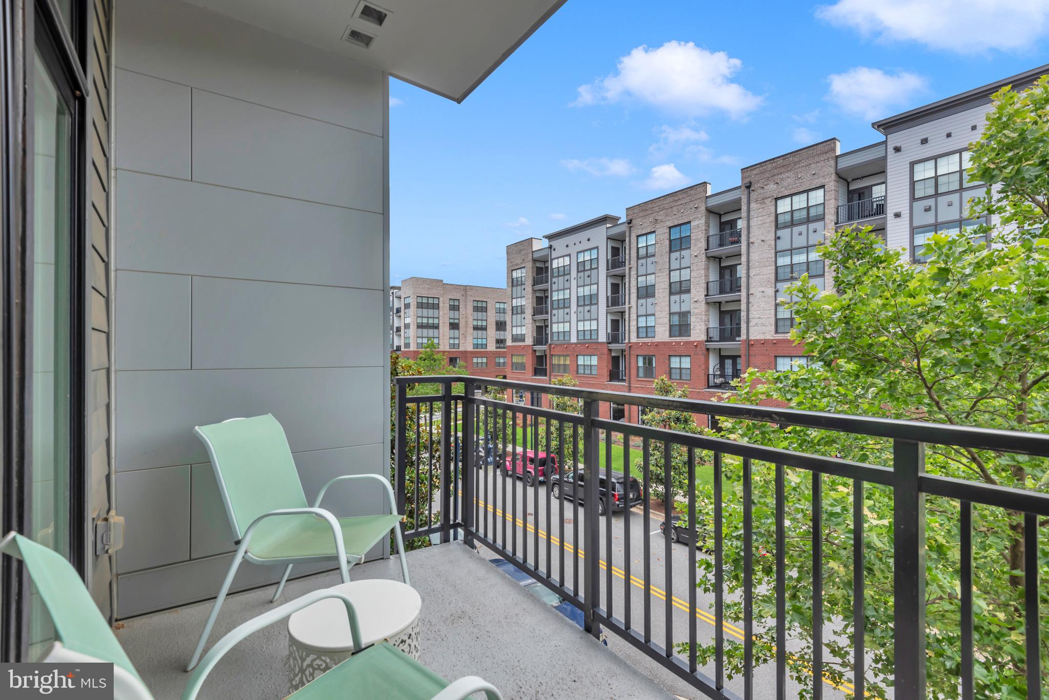 145 RIVERHAVEN DRIVE 313