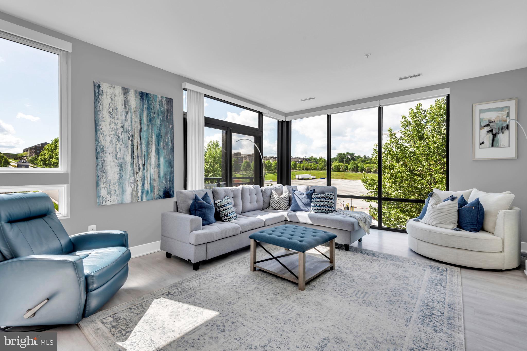 145 RIVERHAVEN DRIVE 313