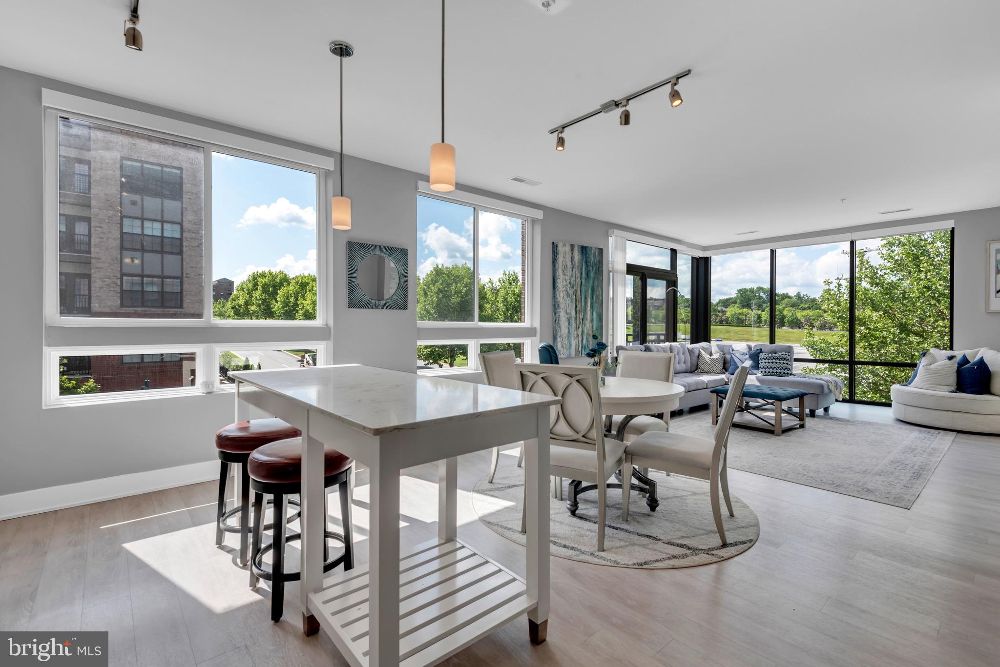 145 RIVERHAVEN DRIVE 313