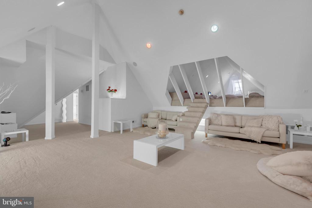 11501 RIVERVIEW ROAD