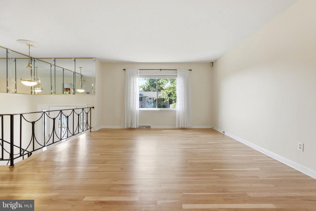13015 CHALFONT AVENUE