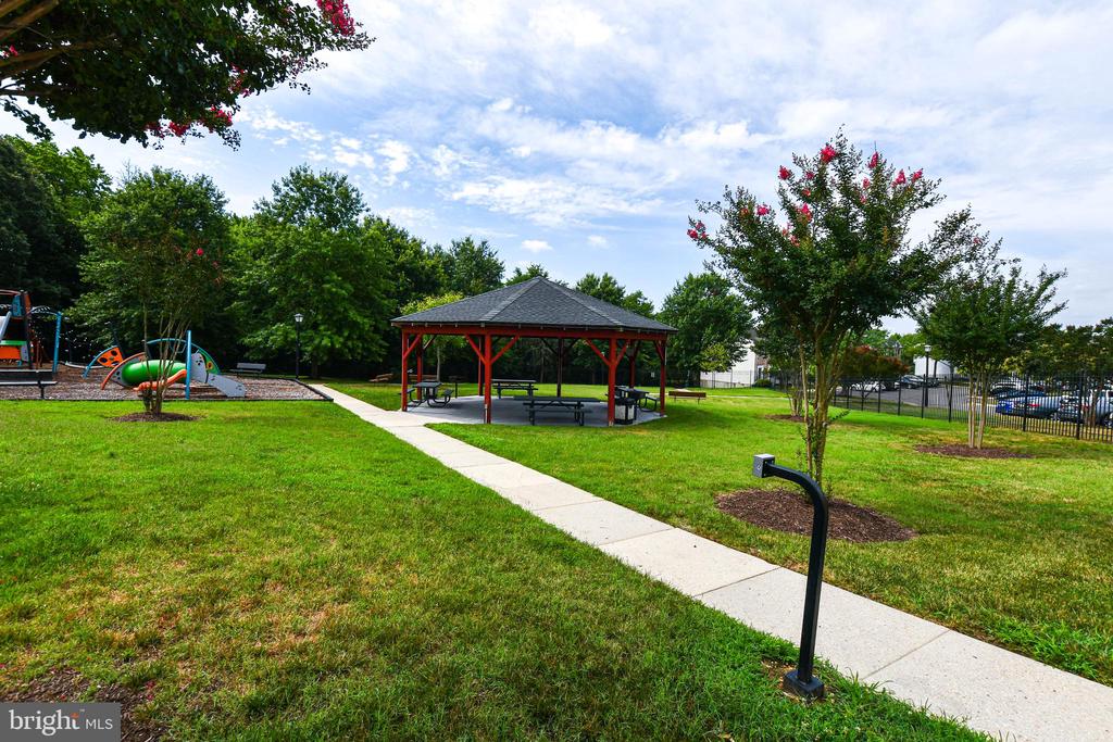 1401 DEEP GORGE COURT