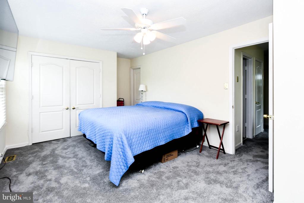 1401 DEEP GORGE COURT