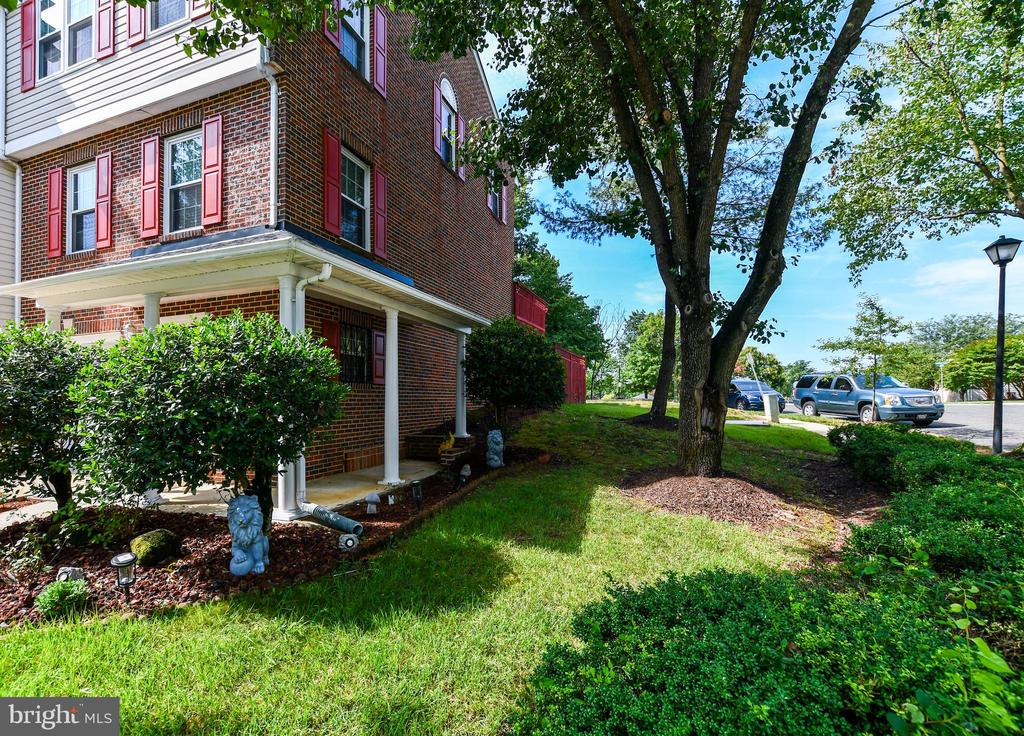 1401 DEEP GORGE COURT