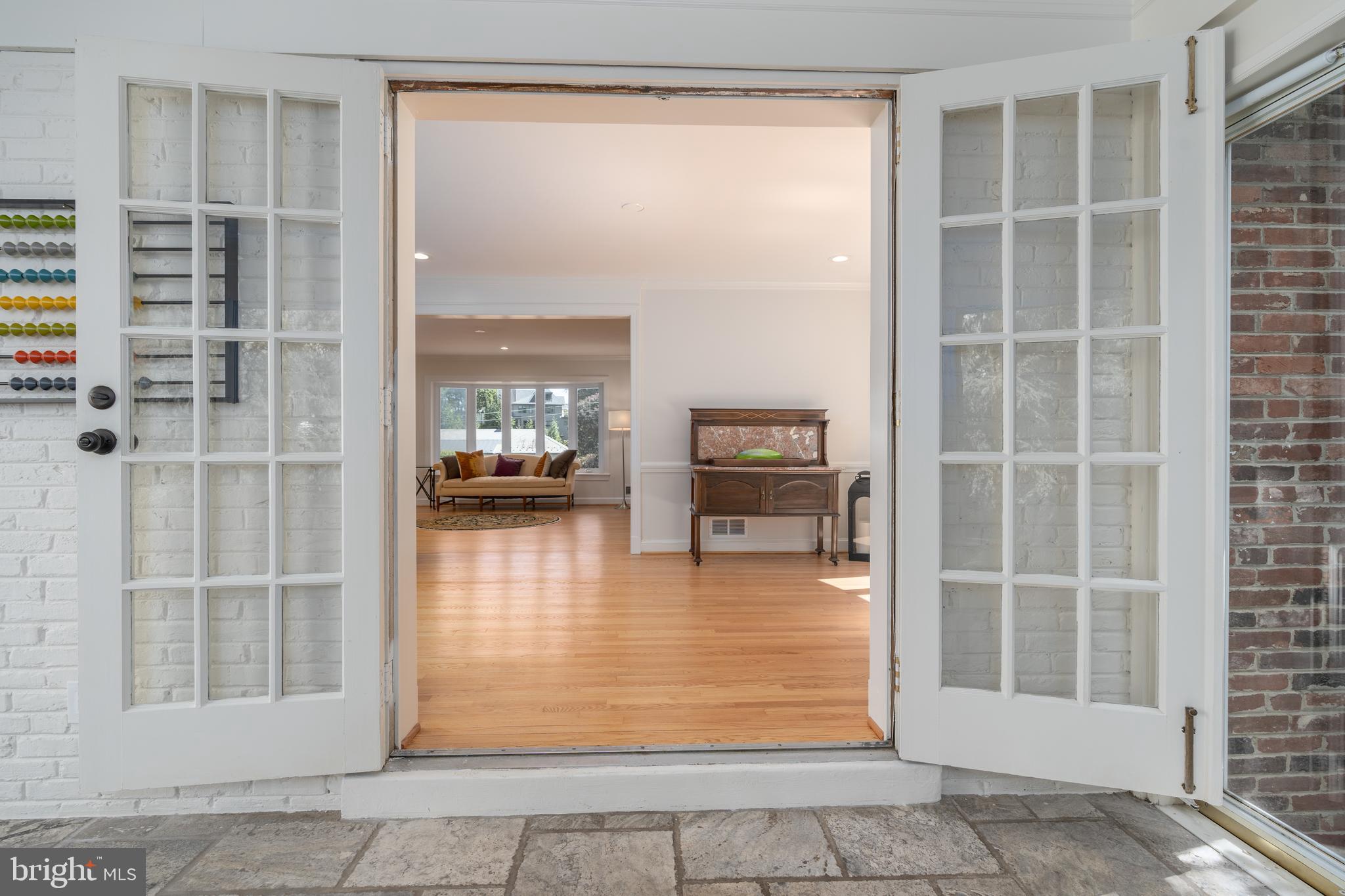 3450 N VENICE STREET