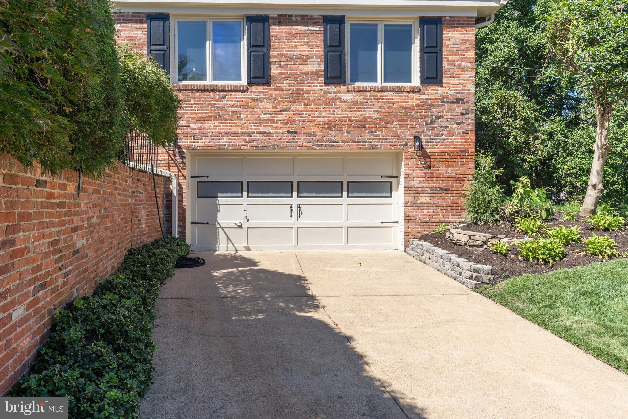 3450 N VENICE STREET