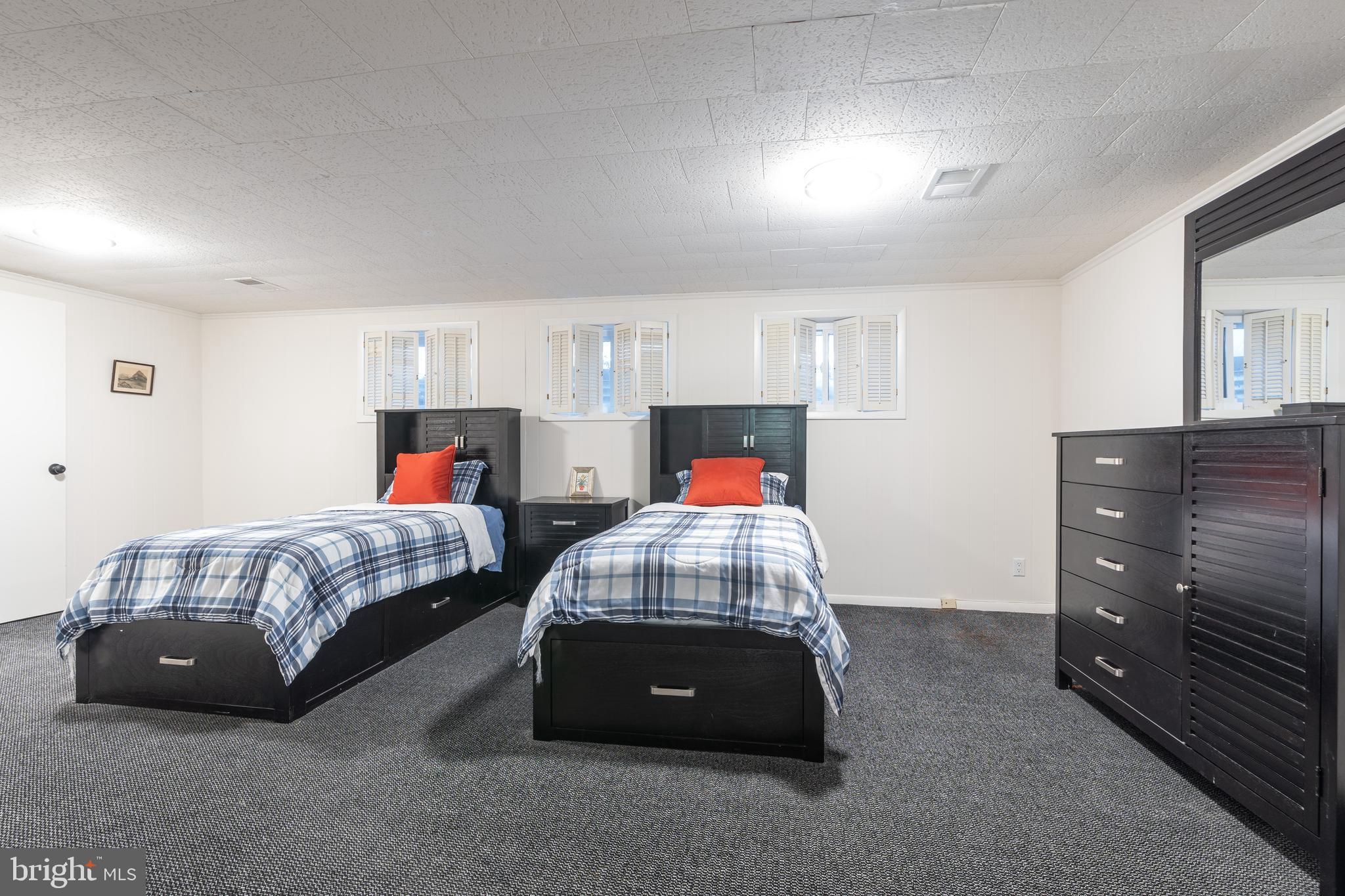 3450 N VENICE STREET