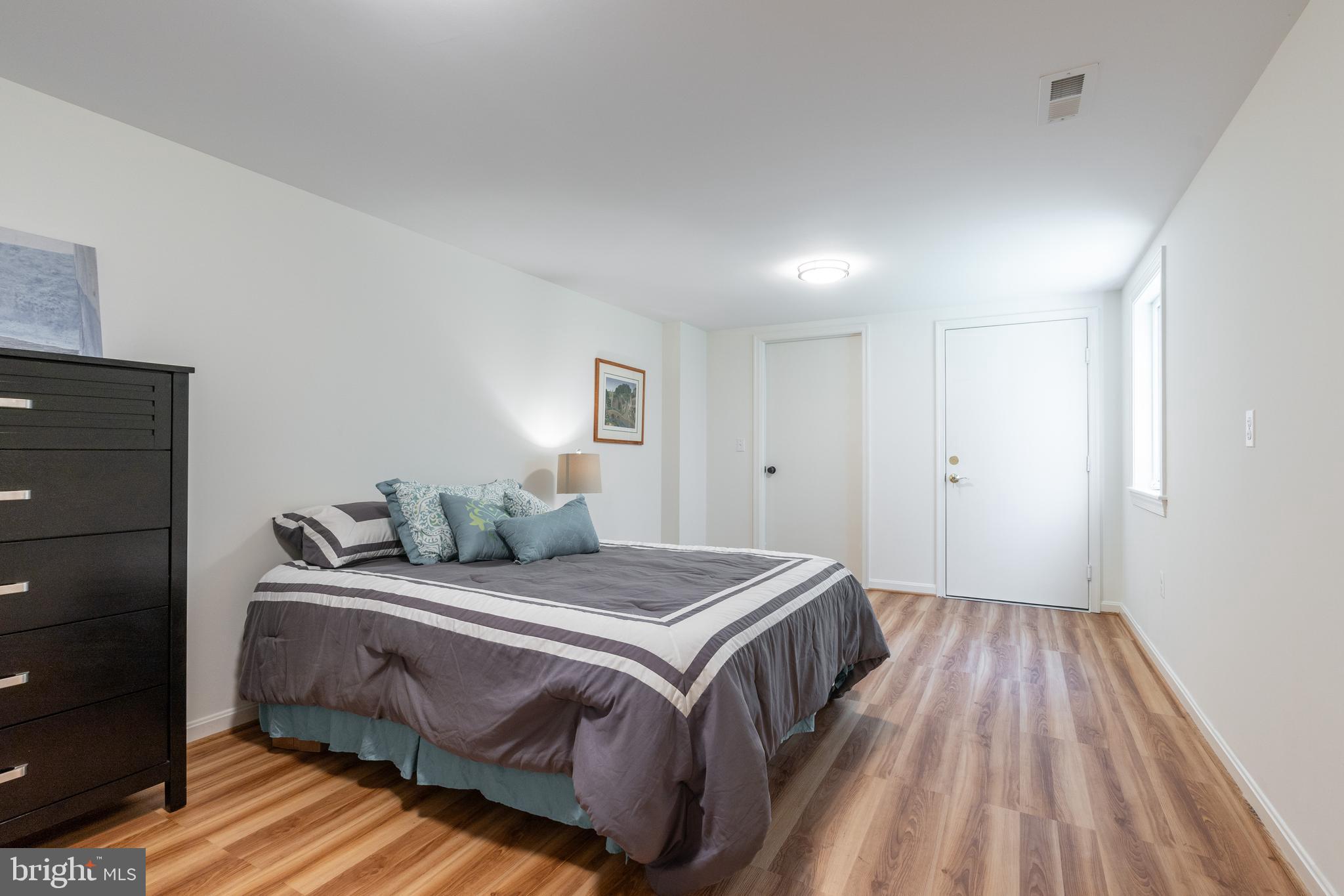 3450 N VENICE STREET